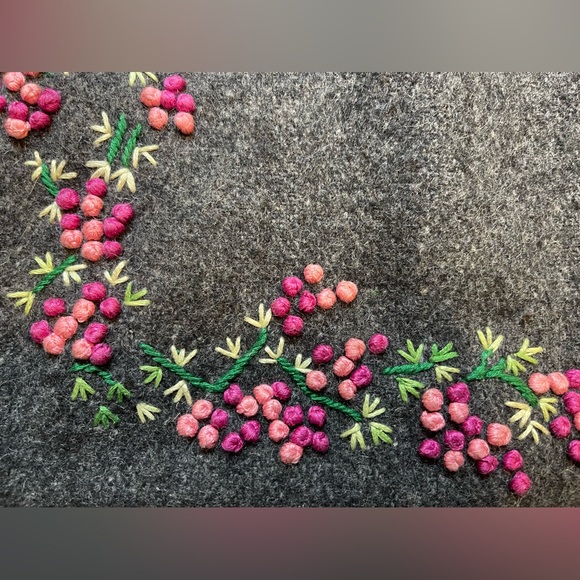 Small Gray Felted Wool Tote W/ Hand Embroidered Grapes 100% Wool 11.25” x 9” - Picture 3 of 7